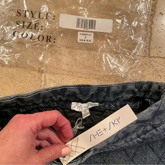 She + Sky NWT Quilted Mini Skirt Sz S - Picture 3 of 5